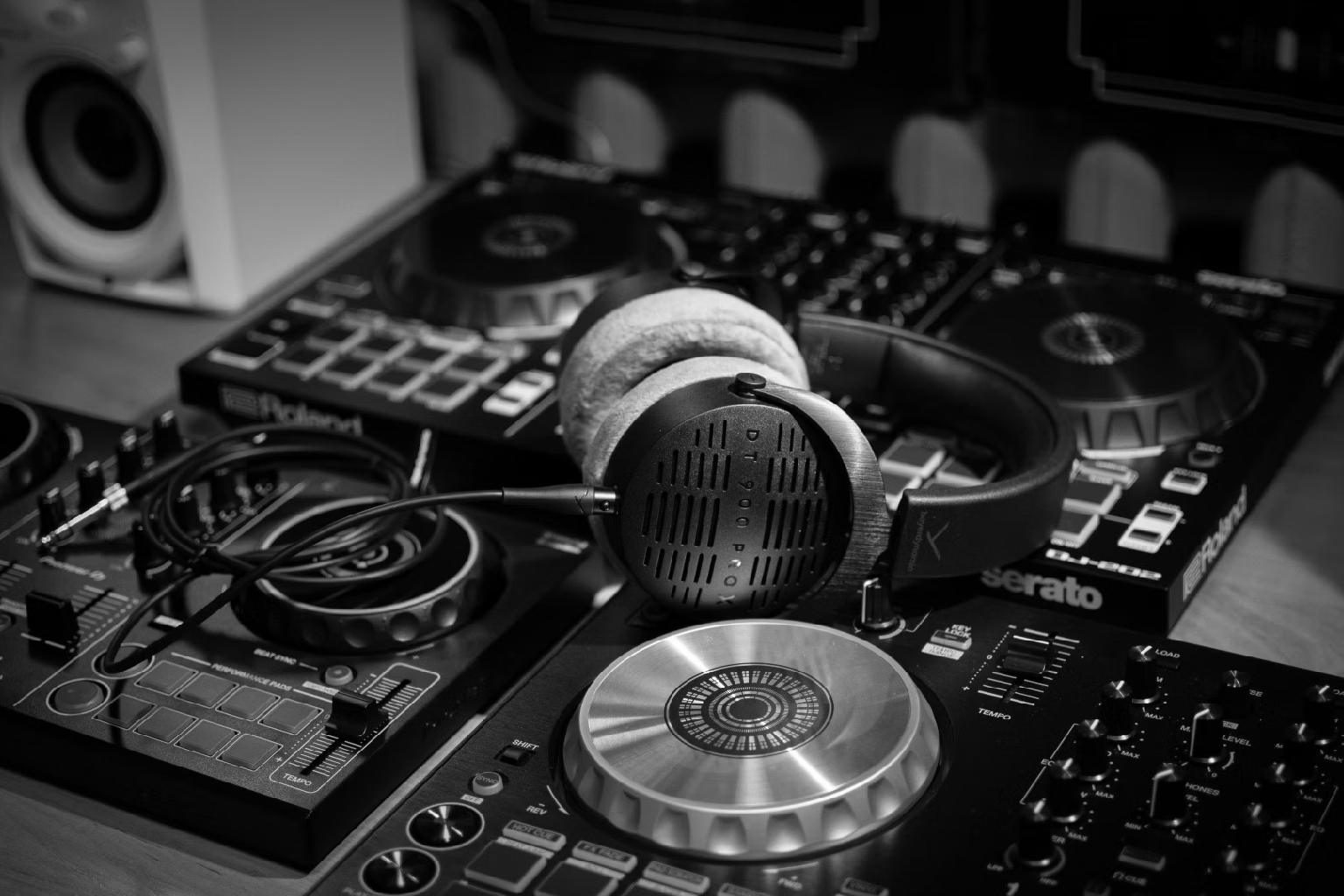 Explore DJ Controllers with Advanced Sound Shaping and Modification